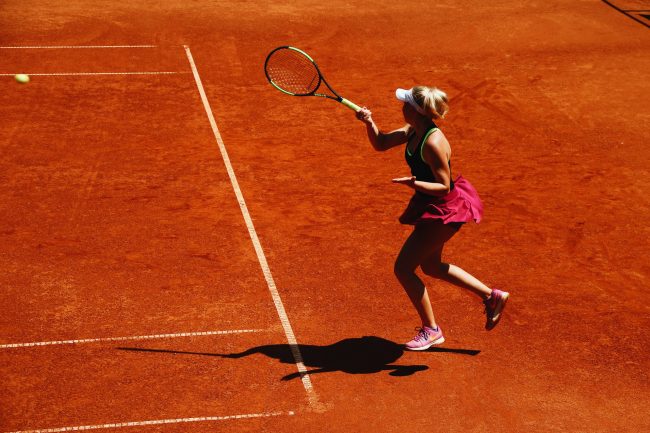 une tenniswoman jour au tennis